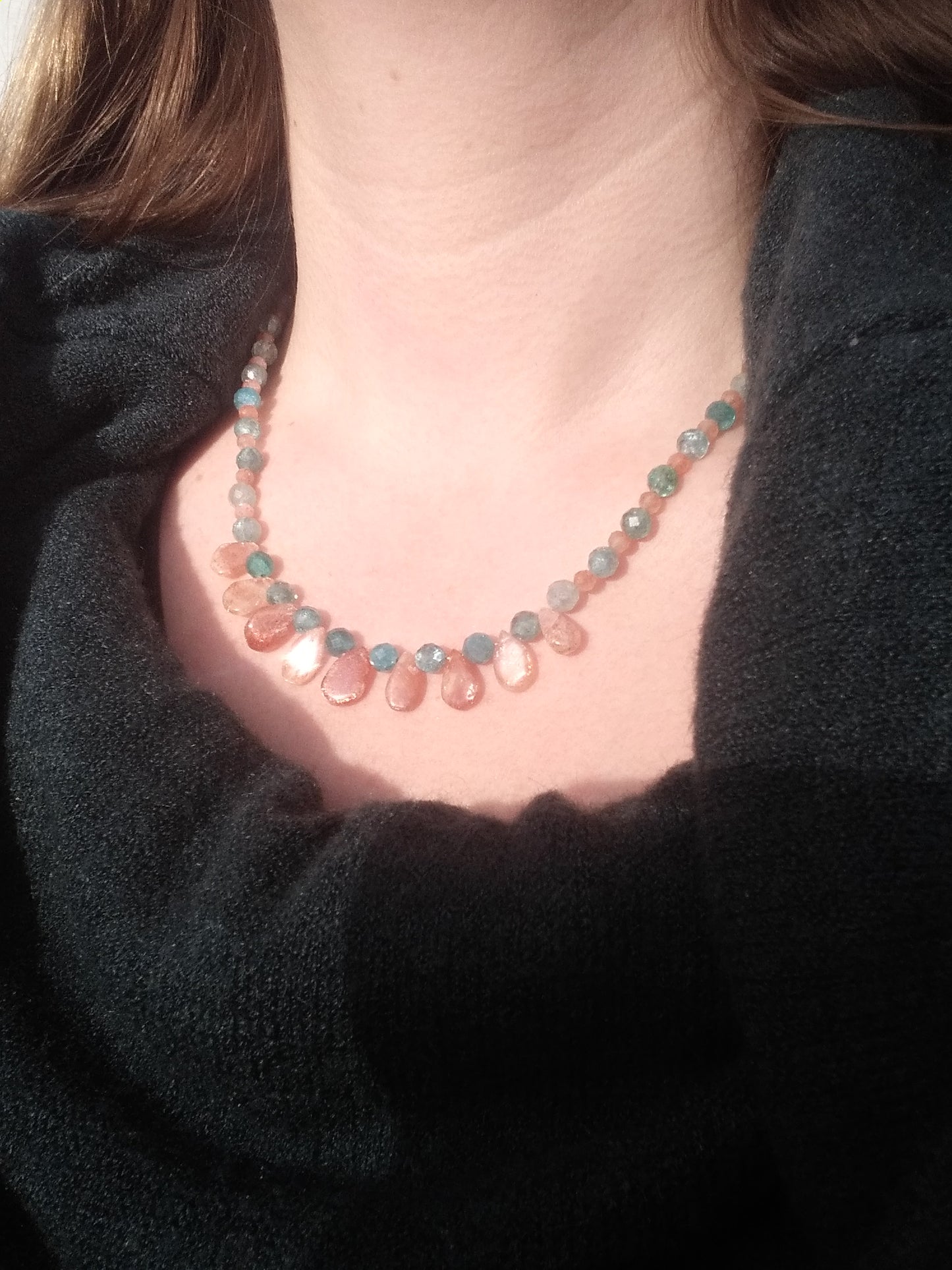 Collier en apatite bleue et pierre de soleil "Réconfort"