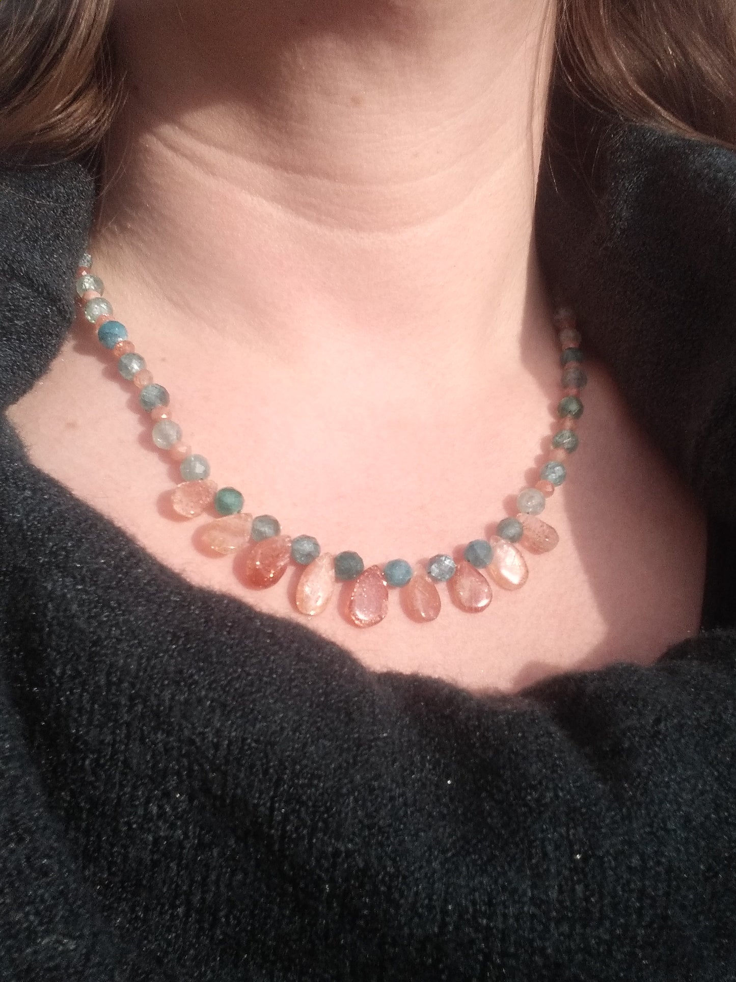 Collier en apatite bleue et pierre de soleil "Réconfort"