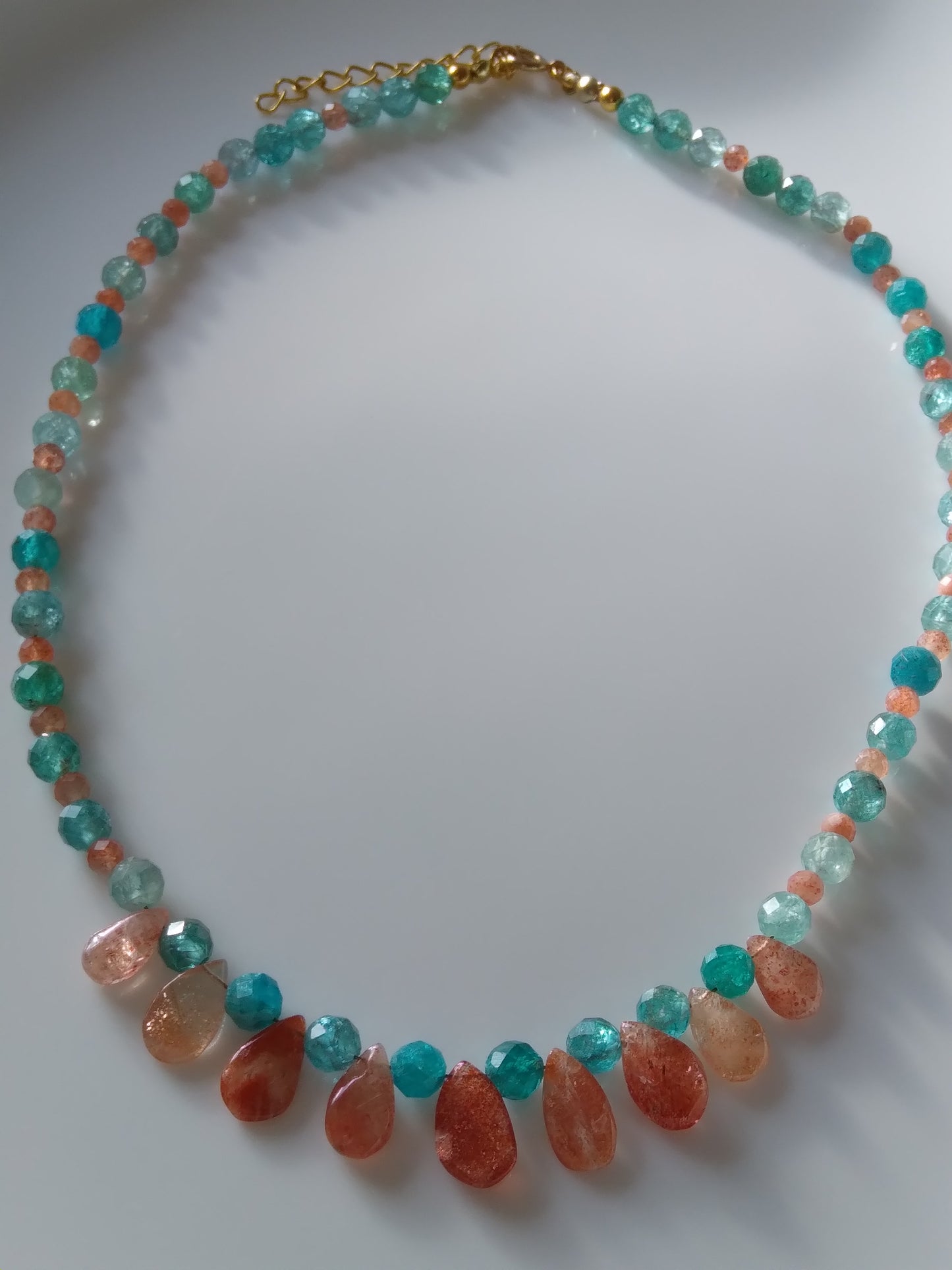 Collier en apatite bleue et pierre de soleil "Réconfort"