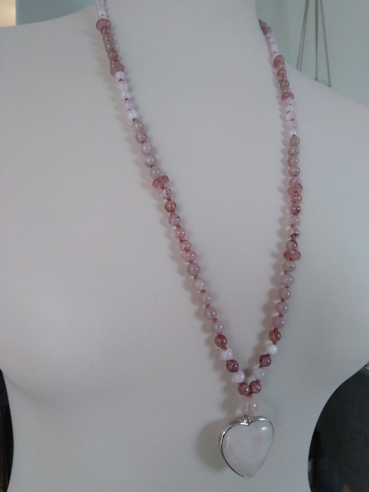 Mala en quartz rose, quartz fraise, kunzite "Amour"