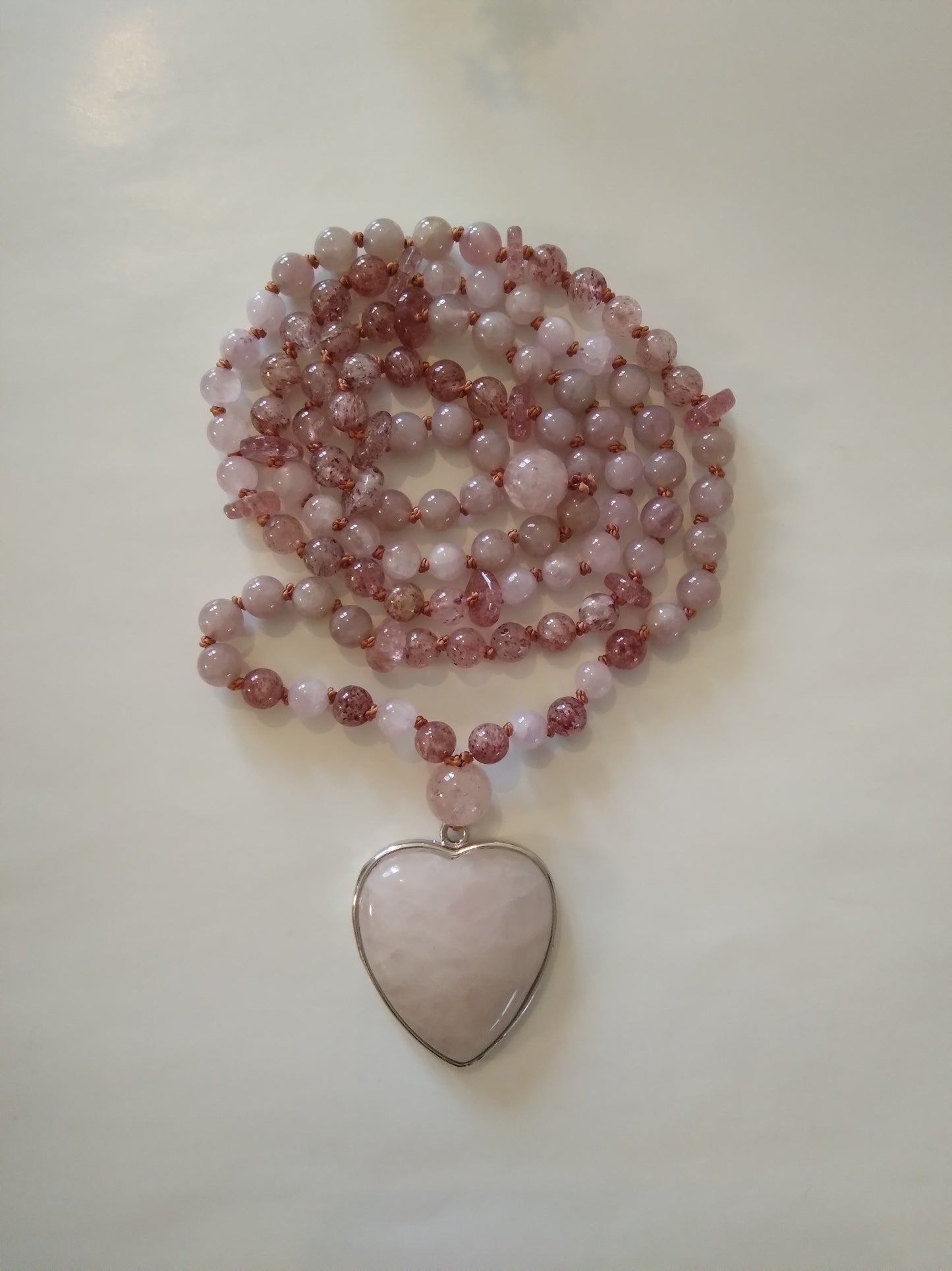 Mala en quartz rose, quartz fraise, kunzite "Amour"