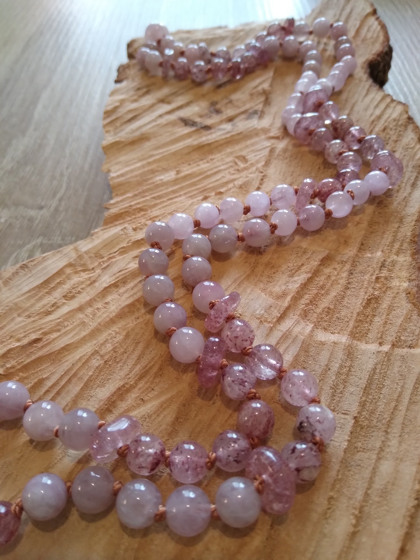 Mala en quartz rose, quartz fraise, kunzite "Amour"