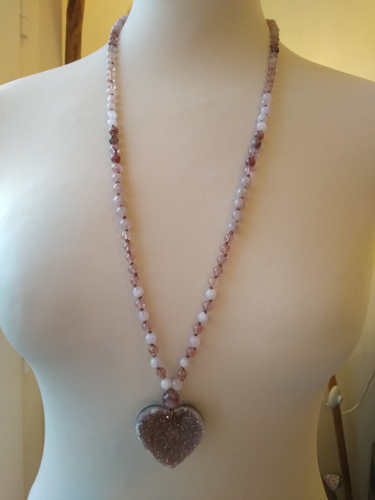 Mala en quartz rose, quartz fraise, kunzite et améthyste brute "Bonheur"