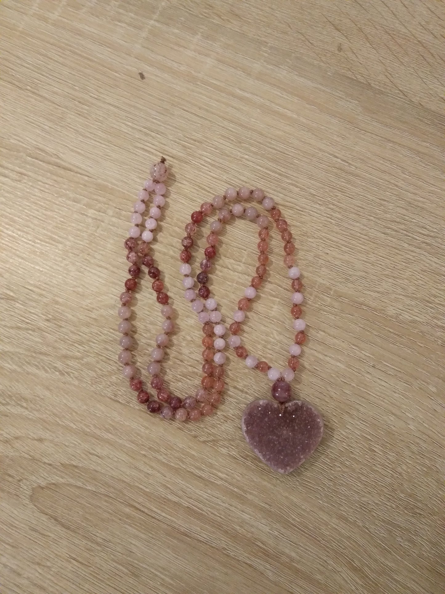 Mala en quartz rose, quartz fraise, kunzite et améthyste brute "Bonheur"