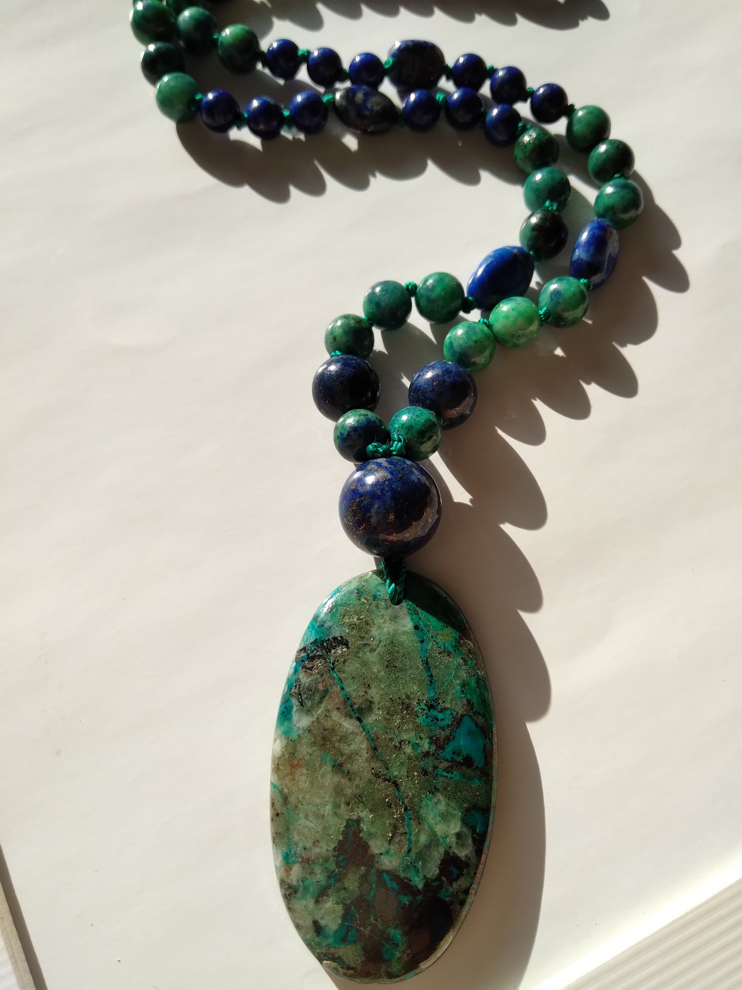 Mala en azurite malachite et en lapis-lazuli, pendentif en chrysocolle malachite "Connexion"