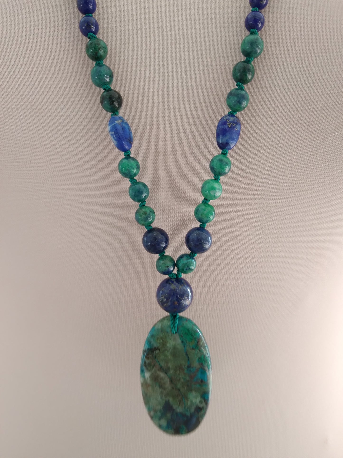 Mala en azurite malachite et en lapis-lazuli, pendentif en chrysocolle malachite "Connexion"