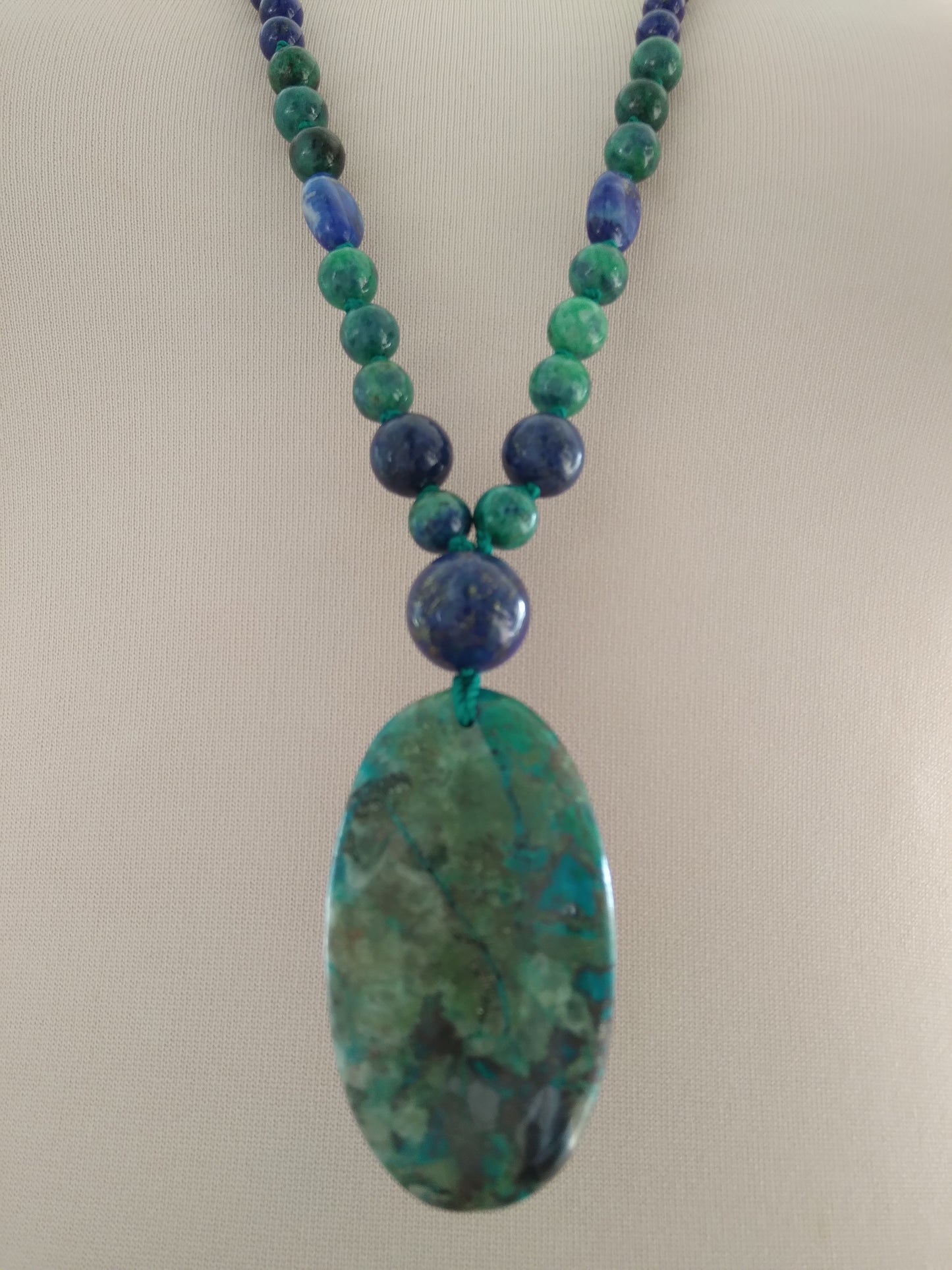 Mala en azurite malachite et en lapis-lazuli, pendentif en chrysocolle malachite "Connexion"