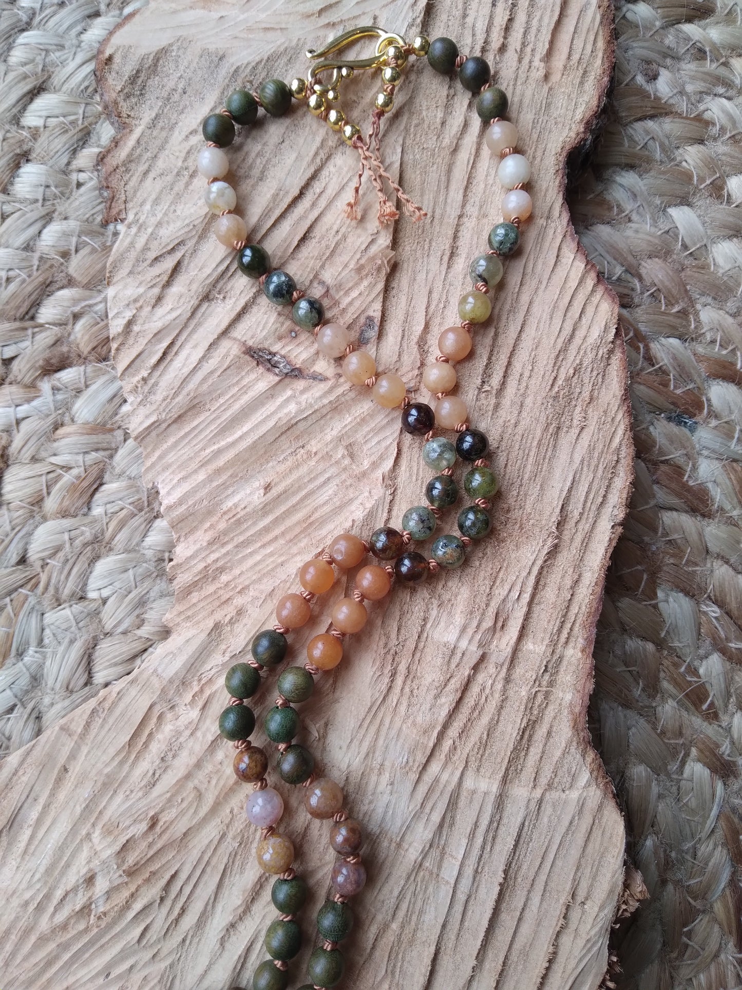 Collier en jaspe océan, aventurine orange, grenat vert et bois de santal "Ose"