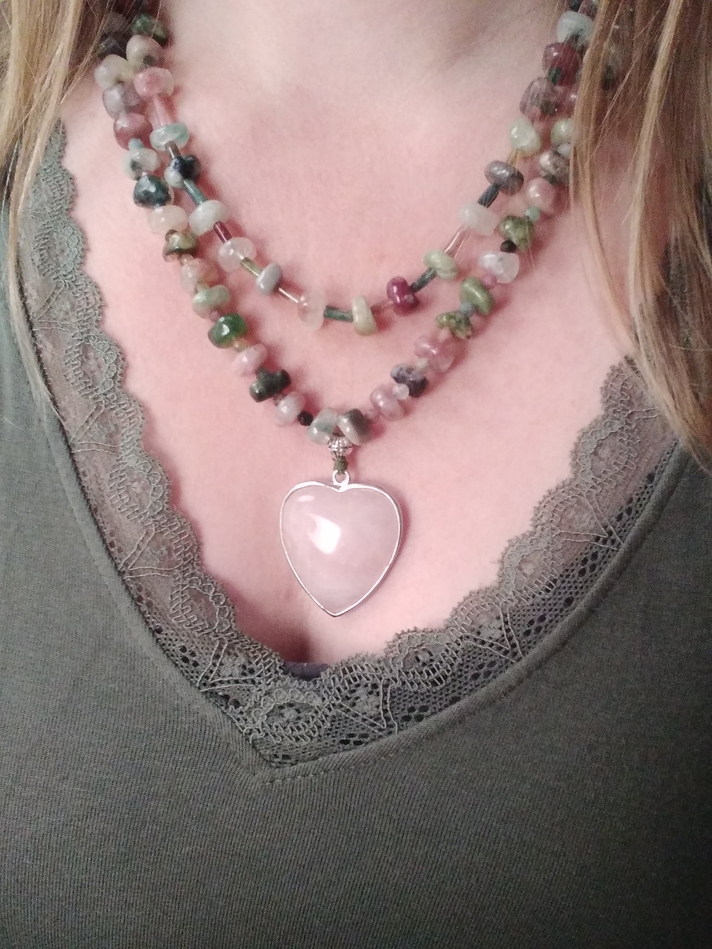 Mala en tourmaline, pendentif cœur en quartz rose "Réconfort"