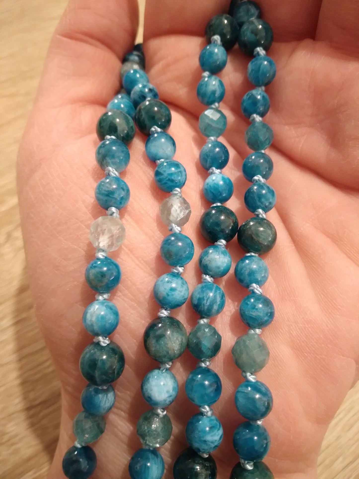 Collier en apatite bleue "Clarté"