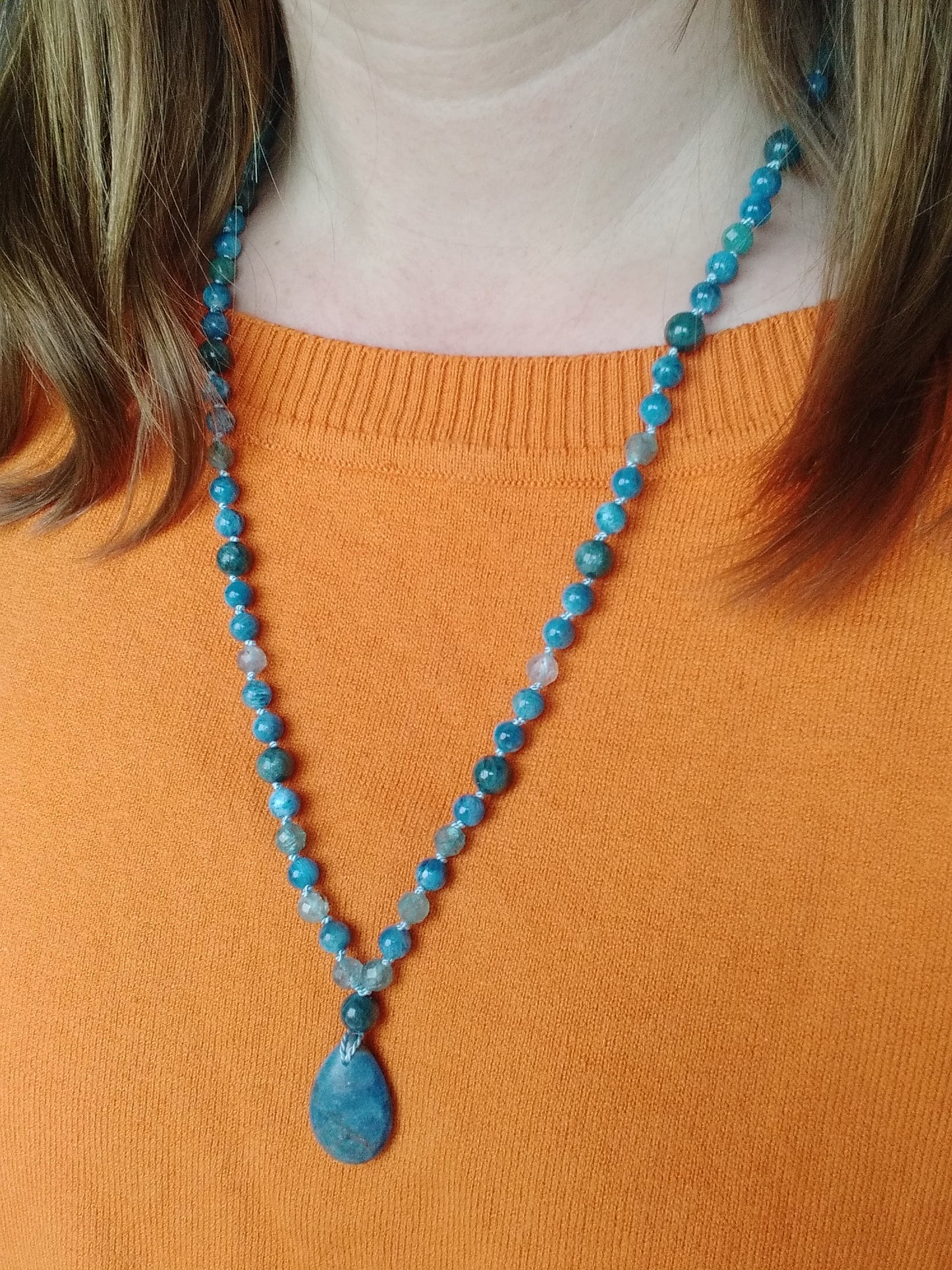 Collier en apatite bleue "Clarté"