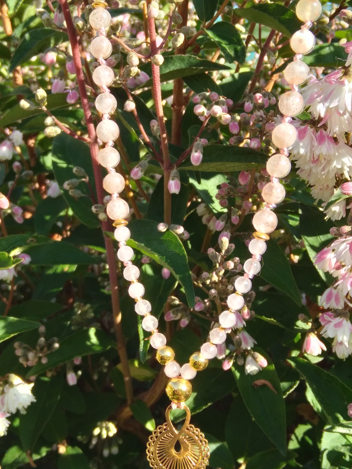 Collier en quartz rose, agate fleur de cerisier et pierre de soleil "Tendresse"