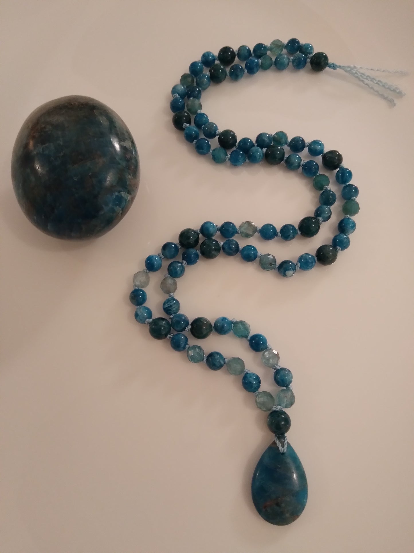 Collier en apatite bleue "Clarté"