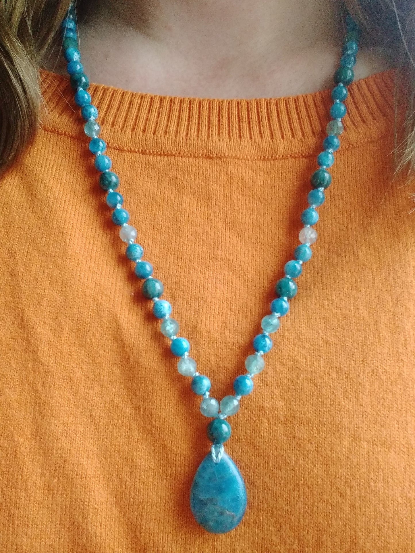 Collier en apatite bleue "Clarté"