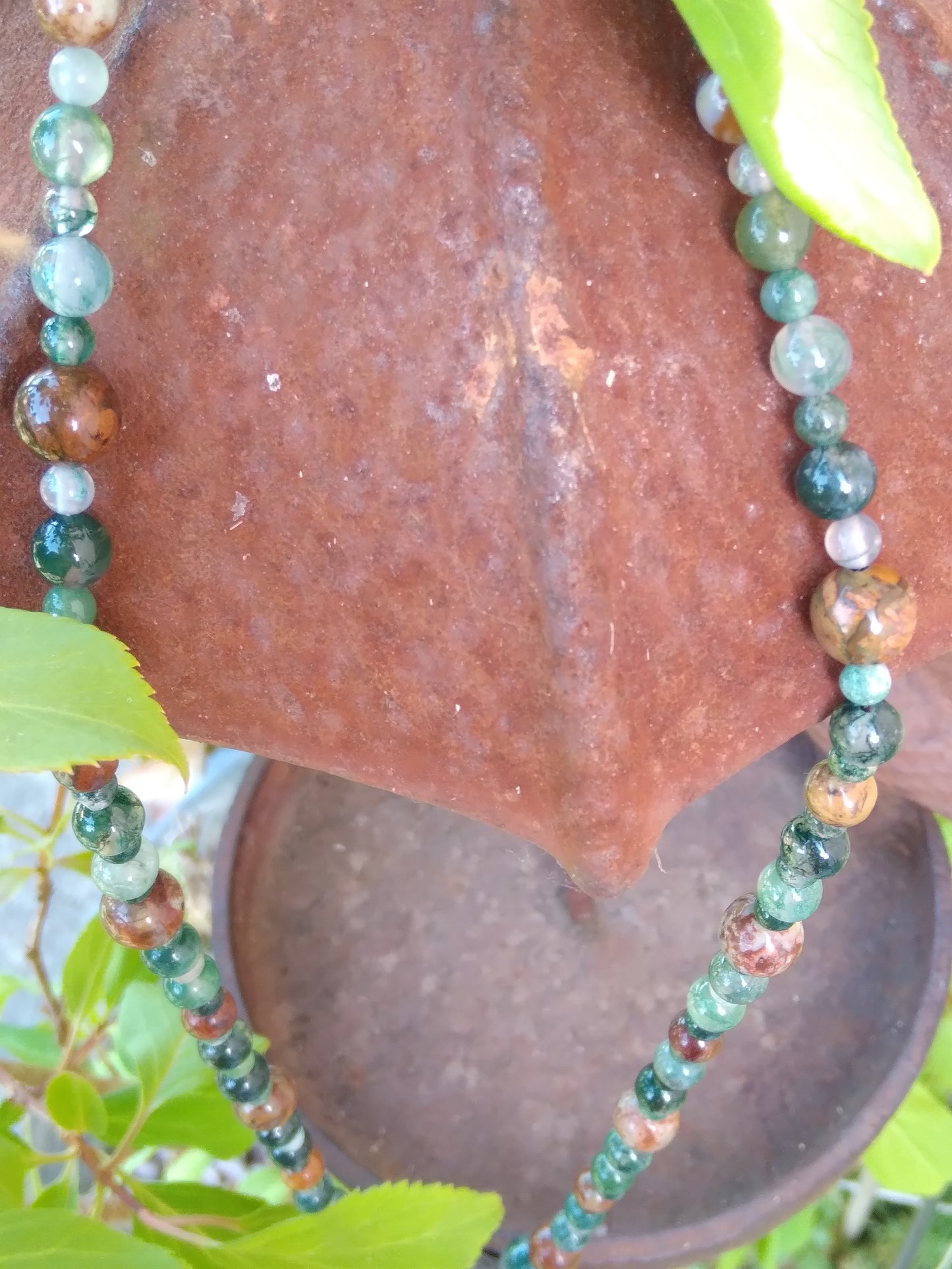 Collier mala en agate mousse, jade et ammonite "Mystère"