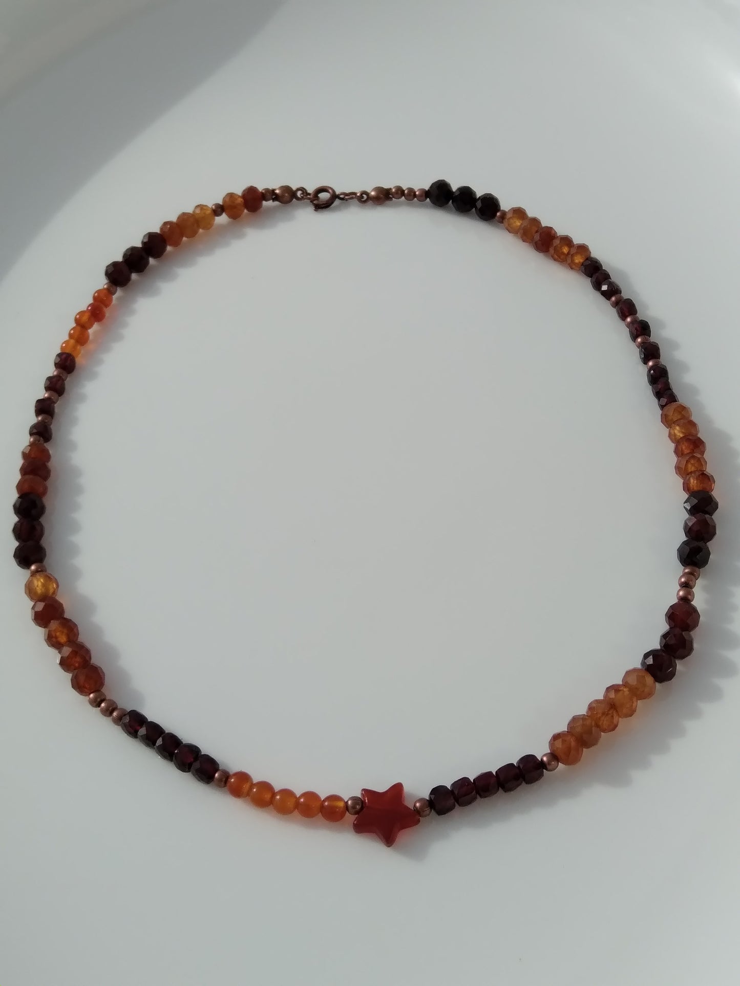 Collier court en grenat almandin, grenat hessonite et cornaline "Chaleur"