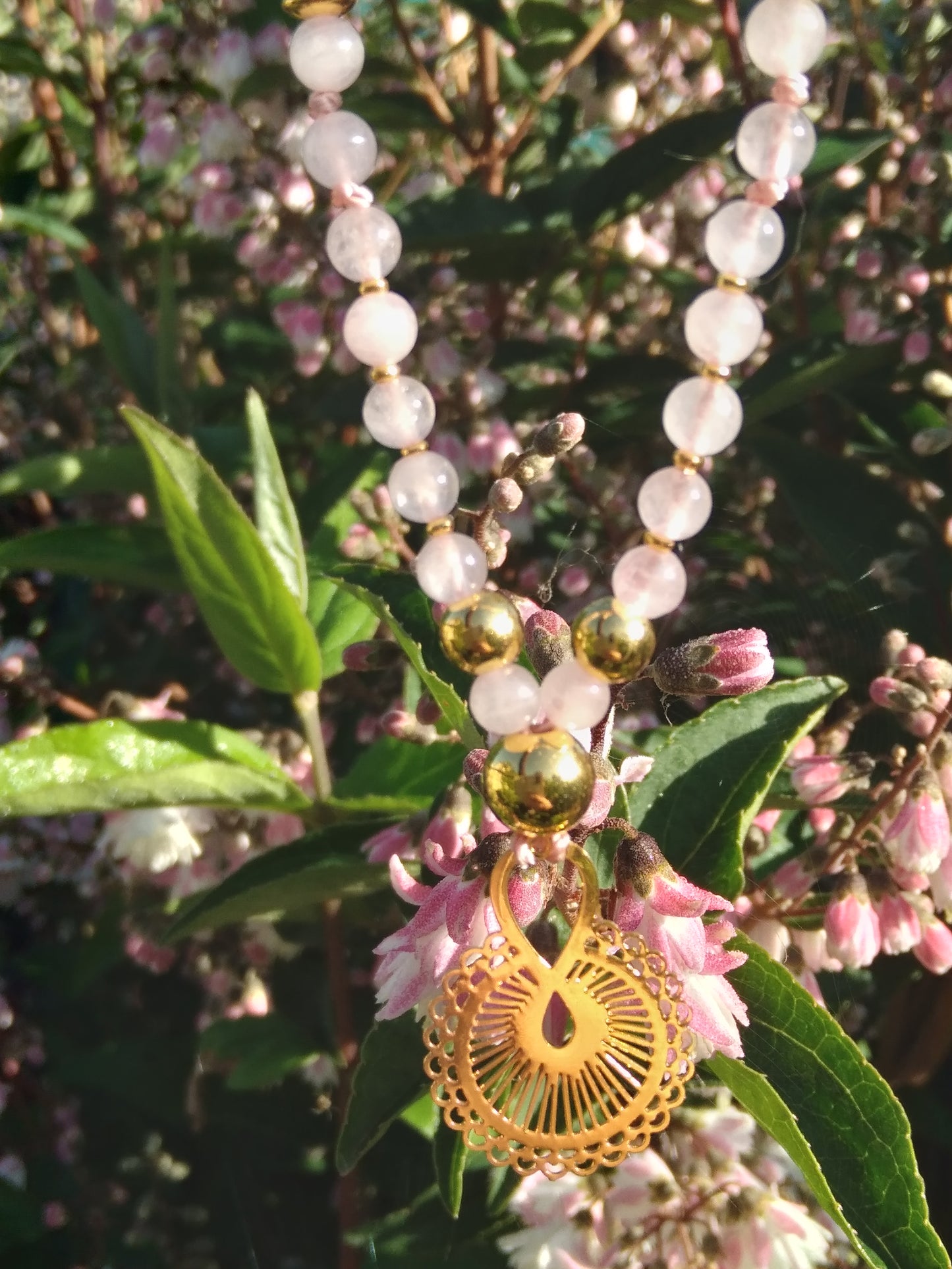 Collier en quartz rose, agate fleur de cerisier et pierre de soleil "Tendresse"